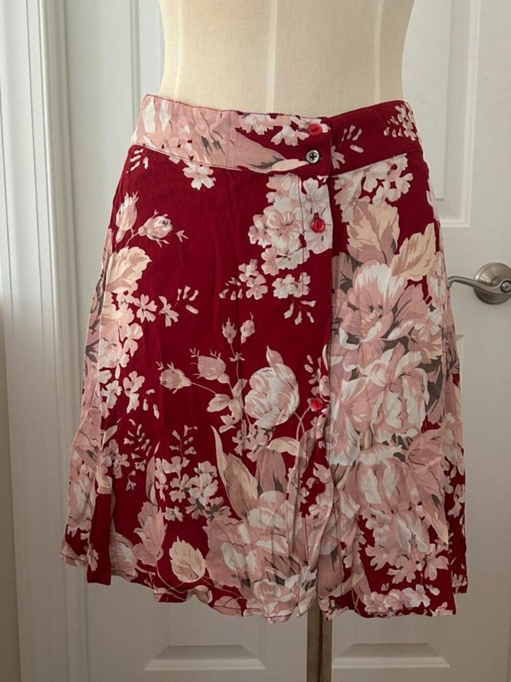 Rollas & Urban Outfitters floral skirt Size M
